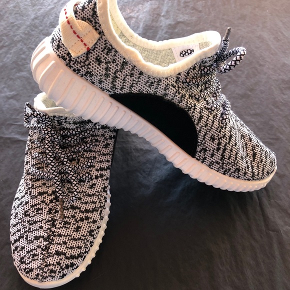 stylish tennis shoes